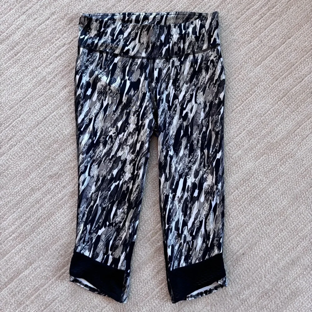 Under Armour Black and White Patterned Leggings